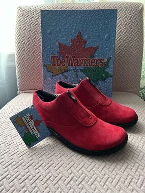 Toe Warmers Women's Red Suede Slip-On Zipper Slippers